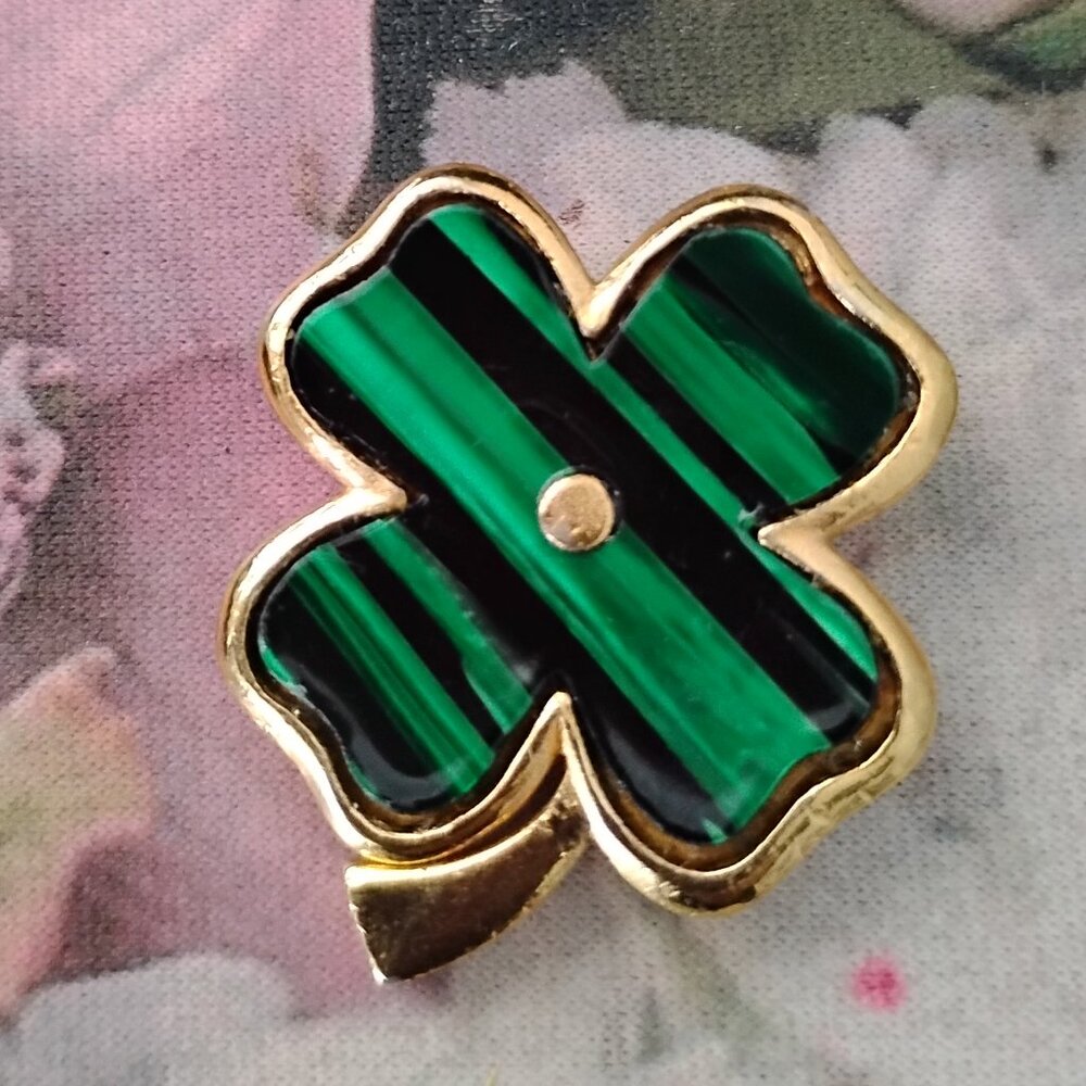 ❤️CROWN TRIFARI Gold and Malacite 4 Leaf Clover Shamrock Pin Lucky